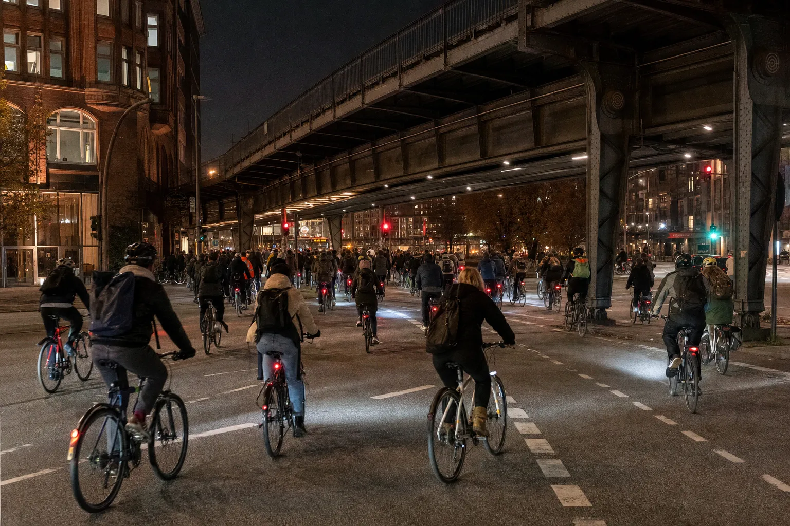 Critical Mass in Hamburg: Wenn Radfahrer den Feierabendverkehr lahmlegen