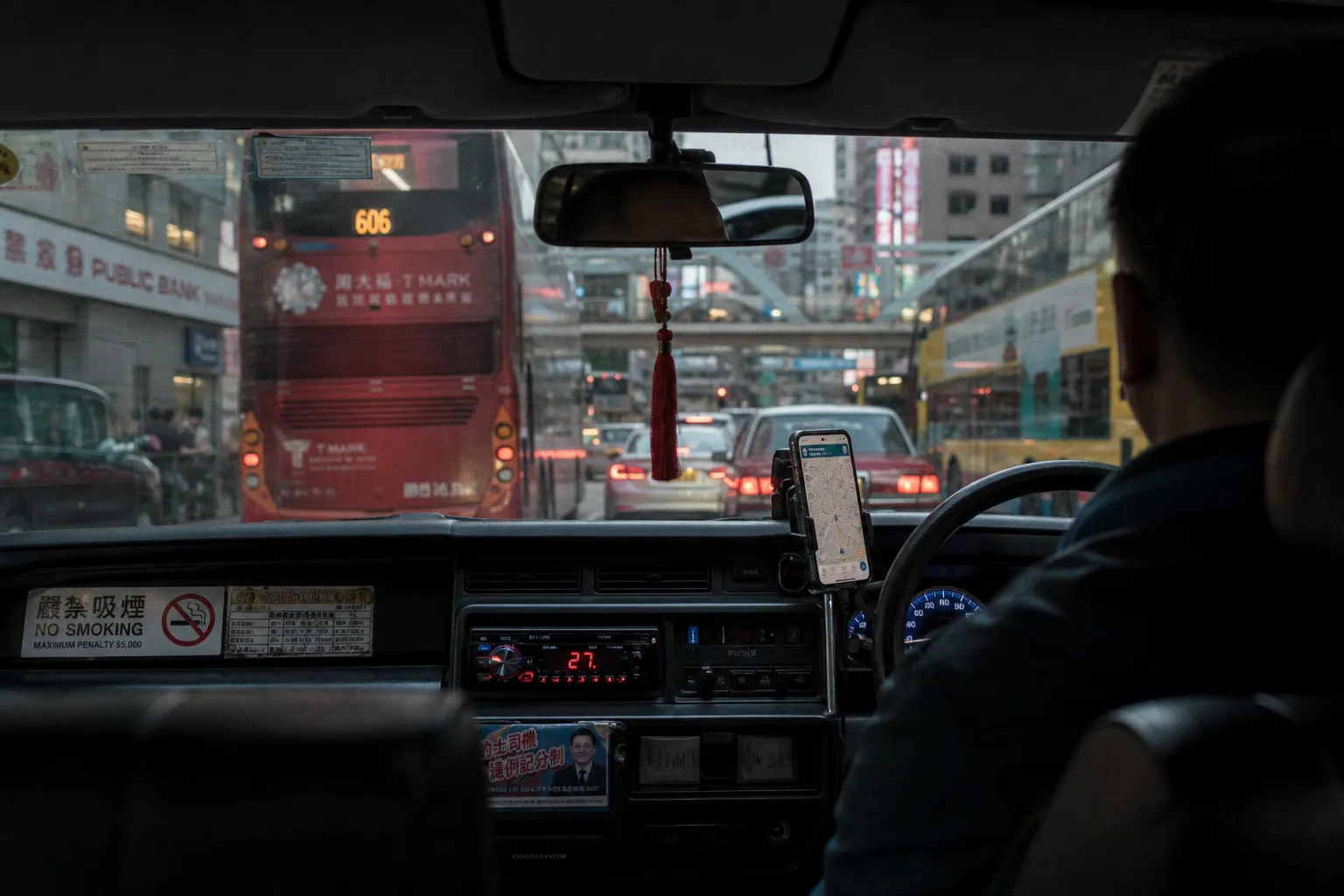 Hongkong verschärft Regeln für Fahrdienste: Neue Pflichtprüfung für Fahrer gestartet