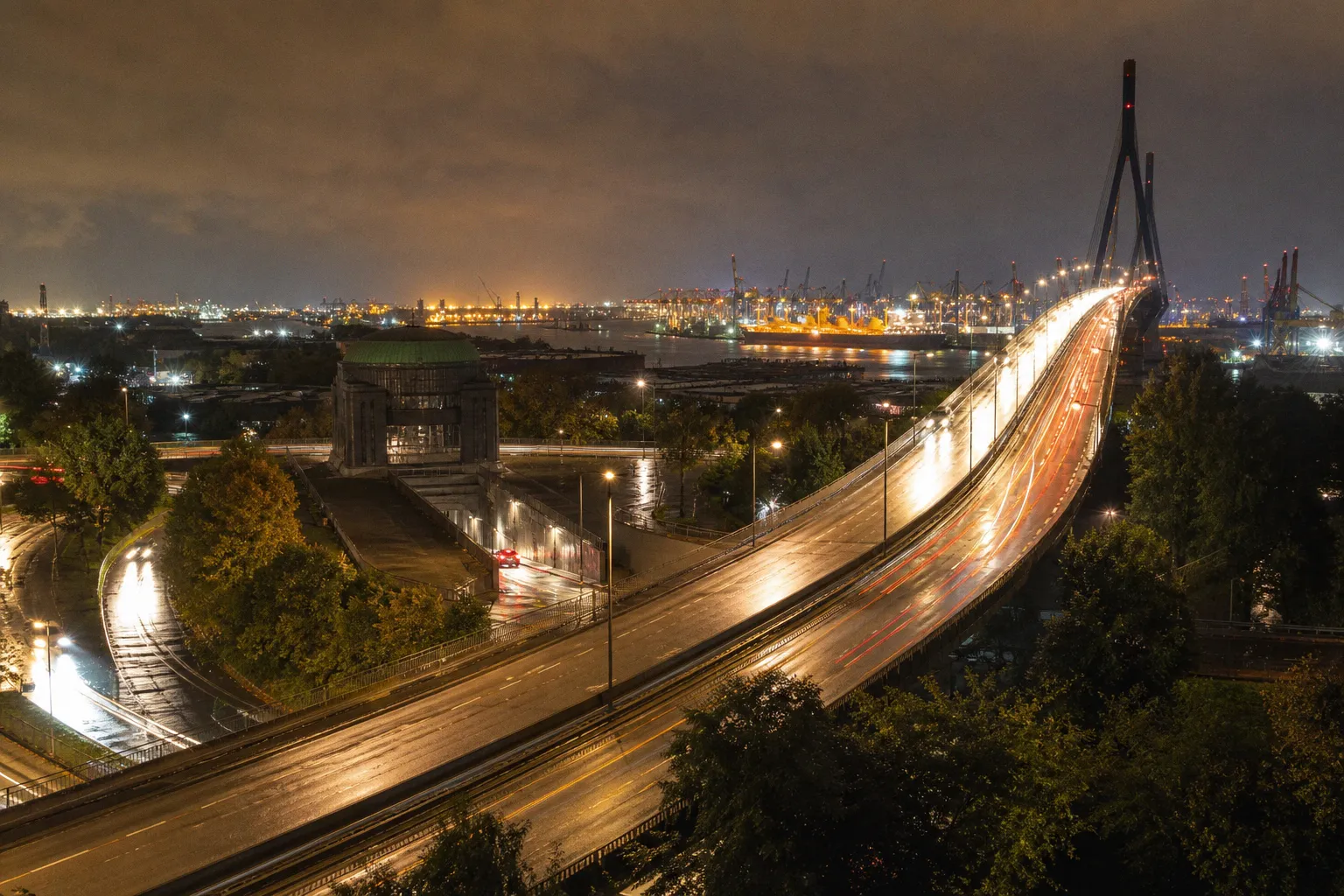 Köhlbrandbrücke oder Elbtunnel: Fahrzeiten im Vergleich