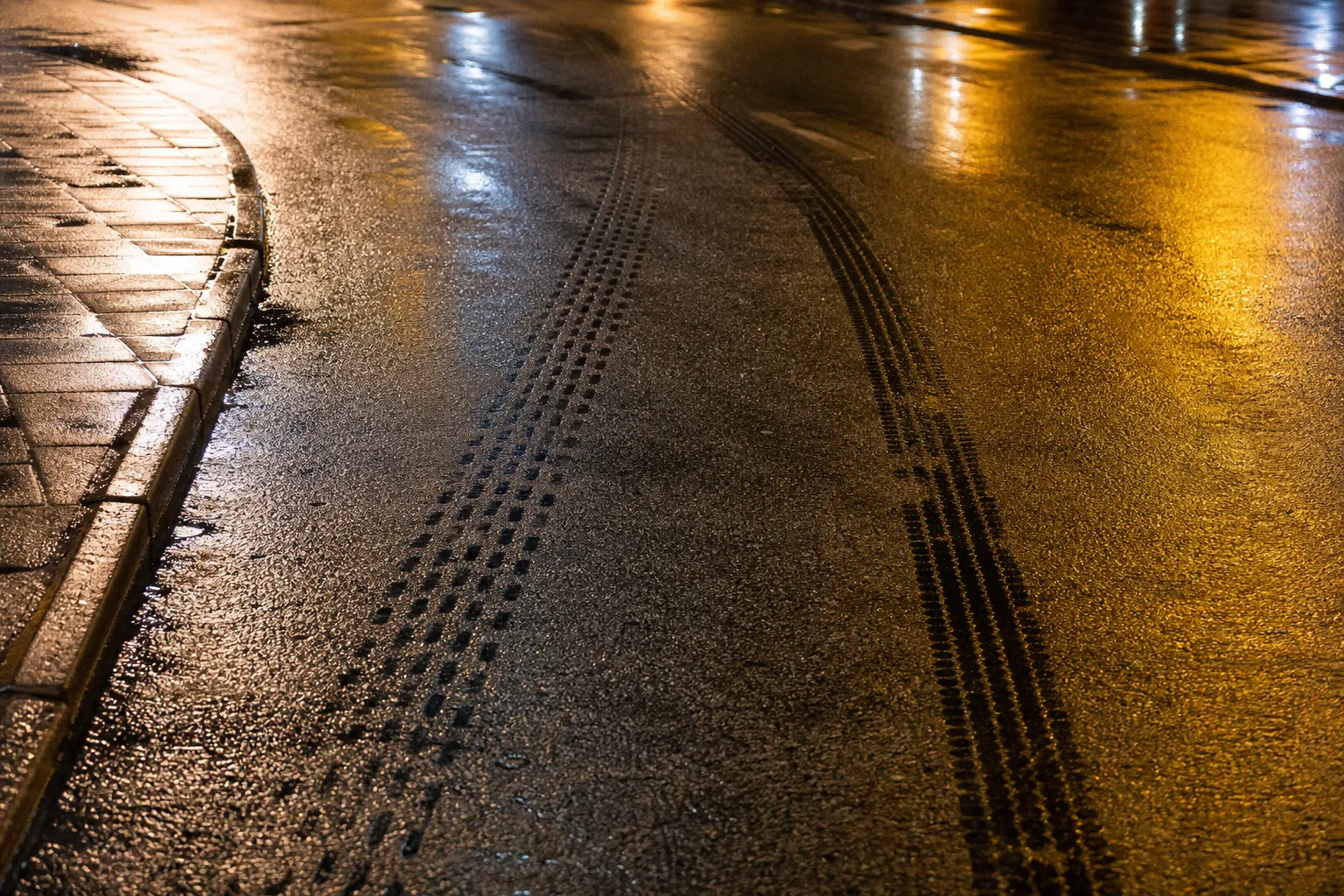 Moia oder Taxi: Fahrzeit und Kosten im Hamburger Vergleich