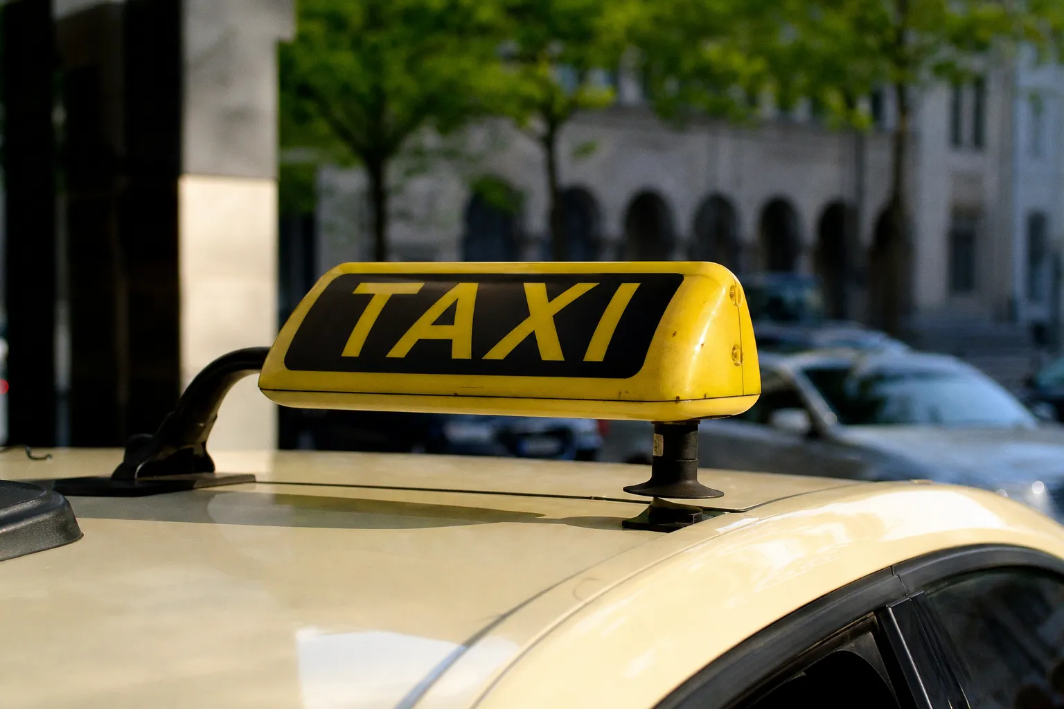Neue Preisobergrenzen für App-Buchungsgebühren bei Taxis