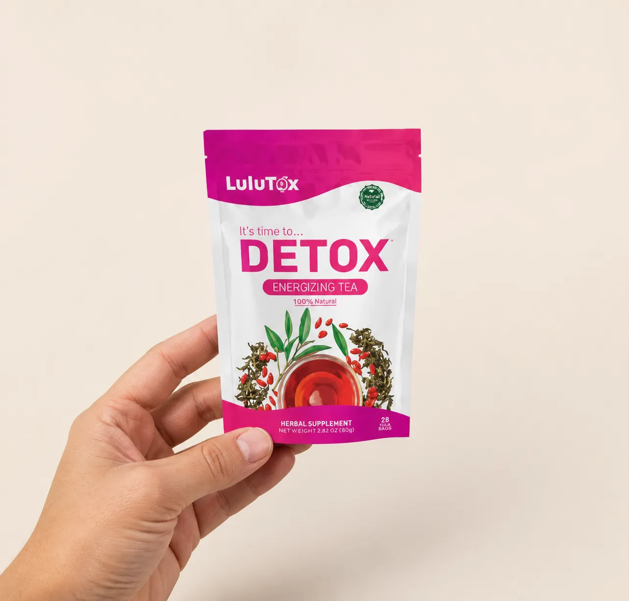 Lulutox Detox Tea — Verpackung in der Hand