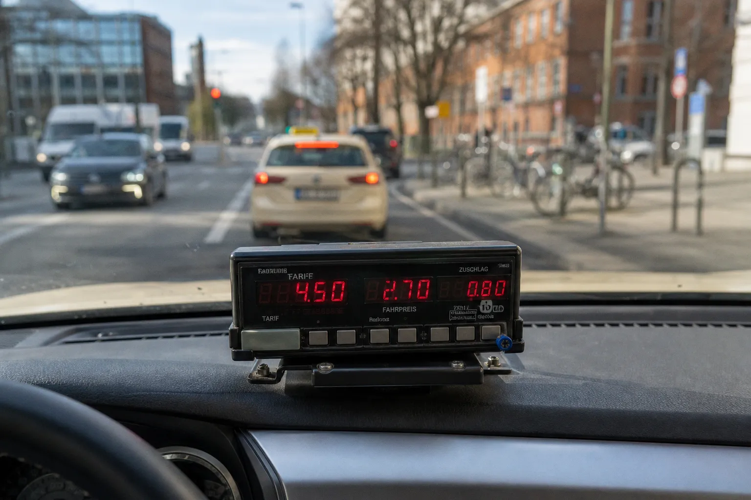 Taxameter Umstellung in Hamburg: Warum die Kosten aktuell steigen