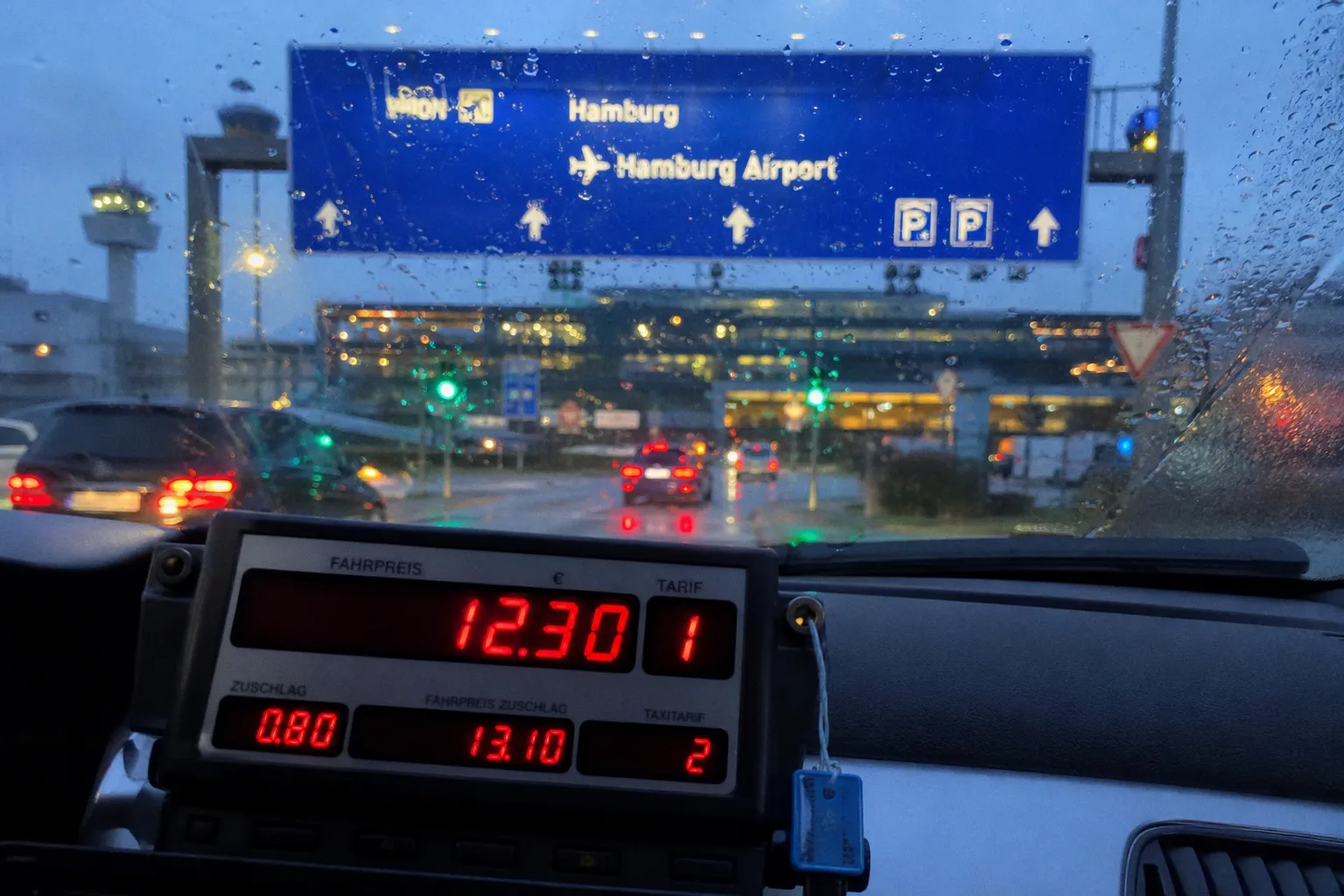 Taxikosten zum Hamburger Flughafen: Was den Preis bestimmt