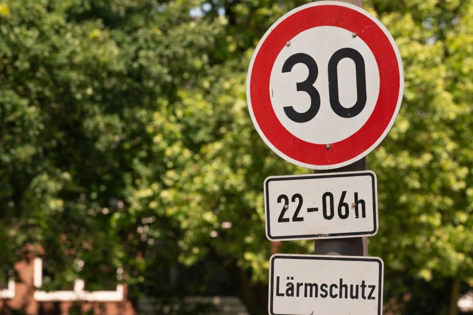 Tempo 30 in Hamburg: Wie Geschwindigkeitslimits den Taxialltag verändern