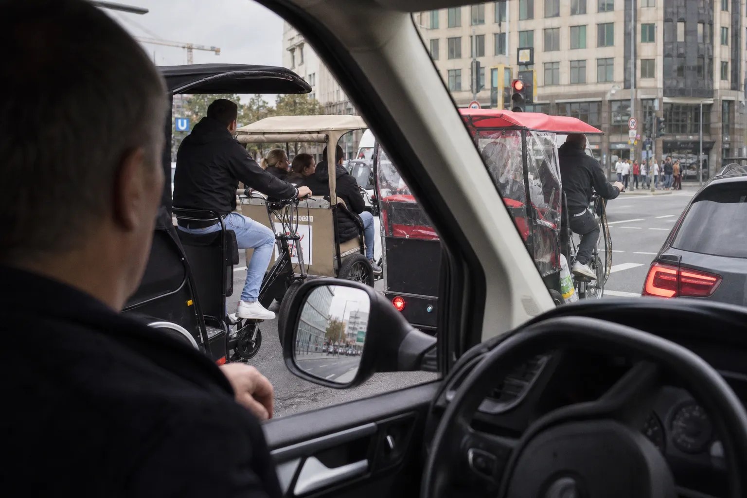 Verkehrschaos durch E-Rikschas: Wenn neue Mobilität den Platz für alle raubt