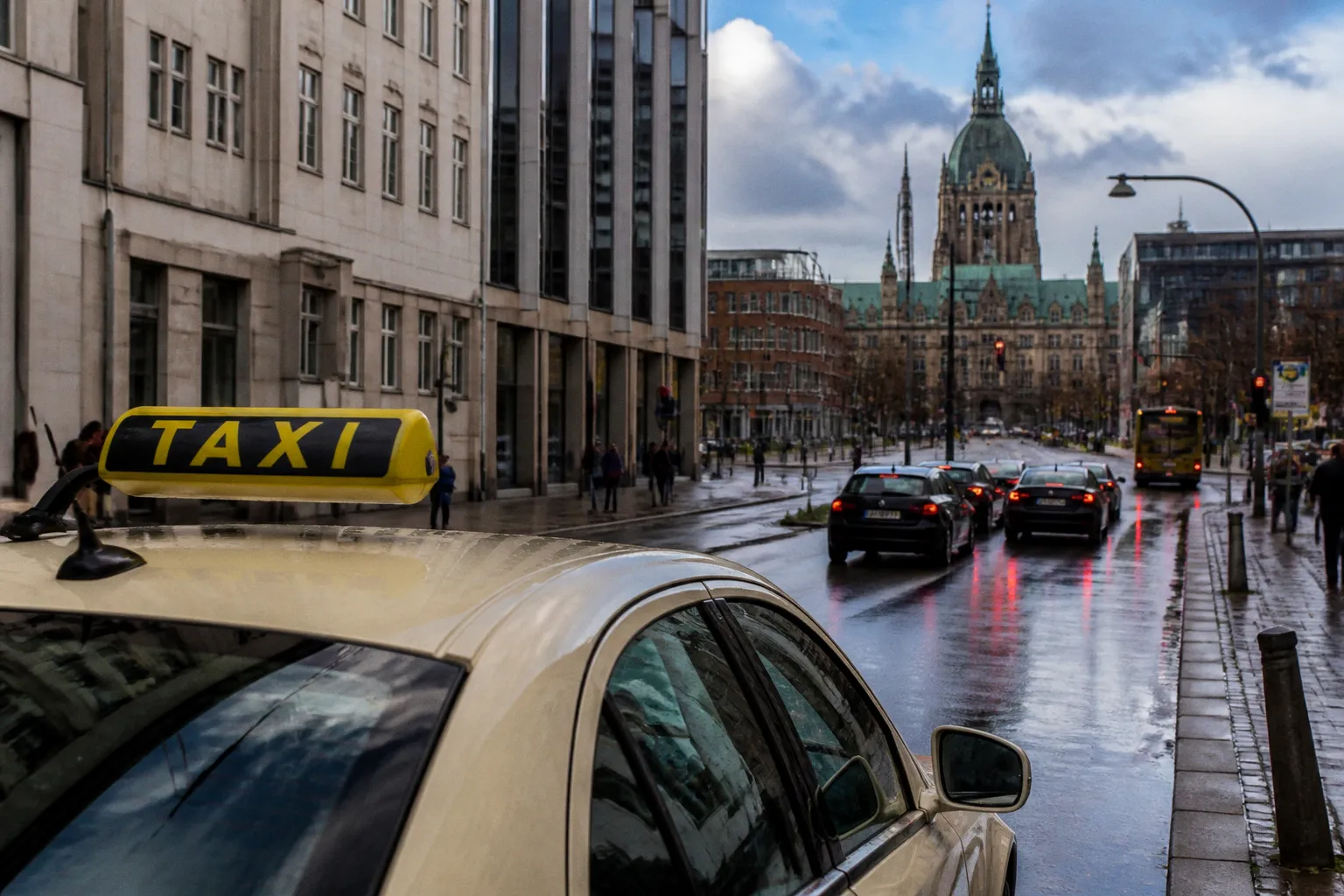 Verkehrsreform in der Diskussion: Was höhere Maut und neue Gremien für Taxifahrer bedeuten