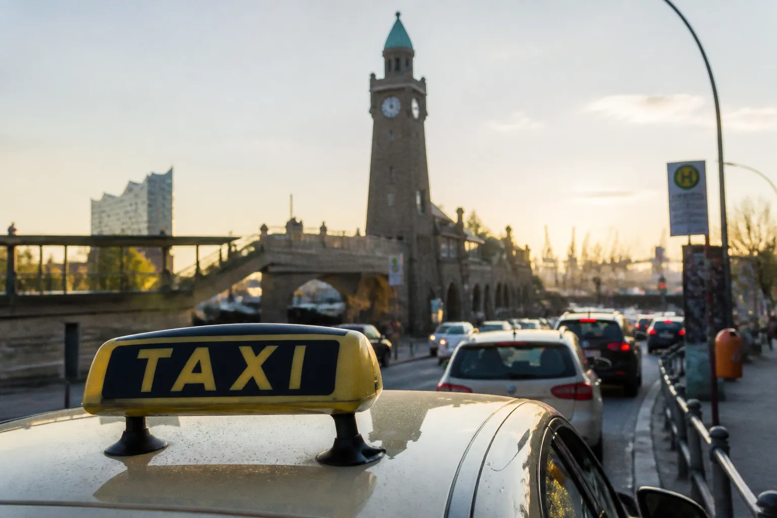 Verkehrswende im Blick: Was US-Gesetze für Hamburger Taxifahrer bedeuten