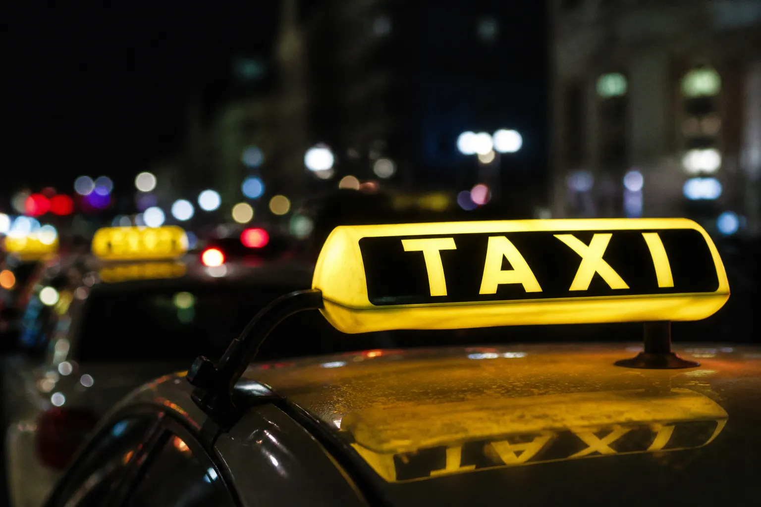 Warum trotz Konzessionsstopp plötzlich mehr Taxis durch Berlin fahren